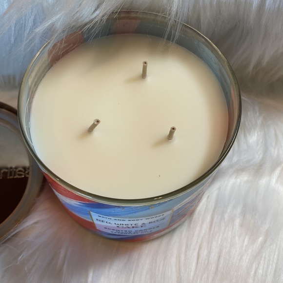 “RED WHITE & BLUE CAKE” BBW/WB, 3-Wick Scented Candle, 14.5 oz / 411g, NWT + Box - Picture 3 of 6